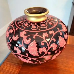 GORGEOUS VINTAGE COLECTIBAL CHINESE VASE.
